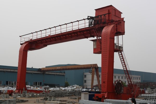 電動單主梁門式起重機(jī)工作原理及特點(diǎn)