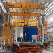 液壓門(mén)式起重機(jī)起重小車(chē)的工作原理