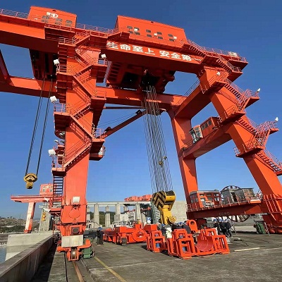 液壓門(mén)式起重機(jī)起重小車(chē)的工作原理