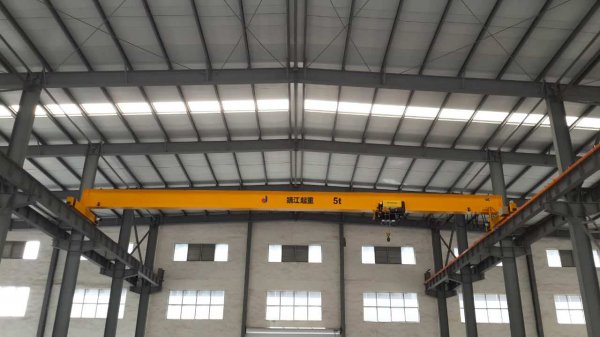 歐式起重機加入了防搖技術，運行穩(wěn)定！