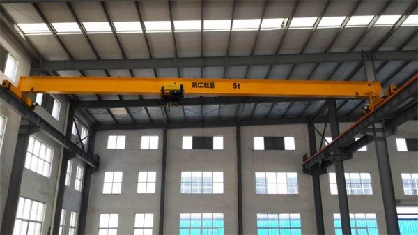 哪些類型的起重機(jī)適合于小空間的吊運(yùn)使用？