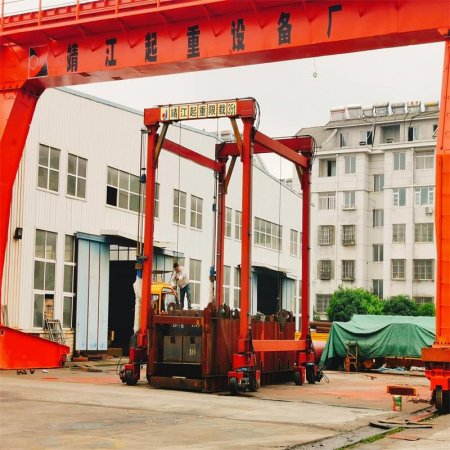 集裝箱跨運(yùn)車的主要應(yīng)用特點(diǎn)有哪些？