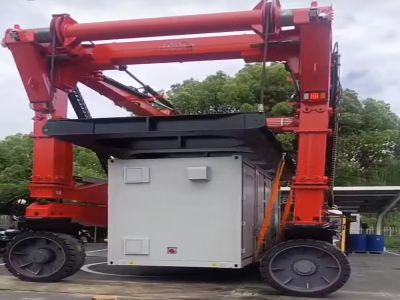 集裝箱跨運(yùn)車適應(yīng)性強(qiáng)，滿足多樣化作業(yè)需求！